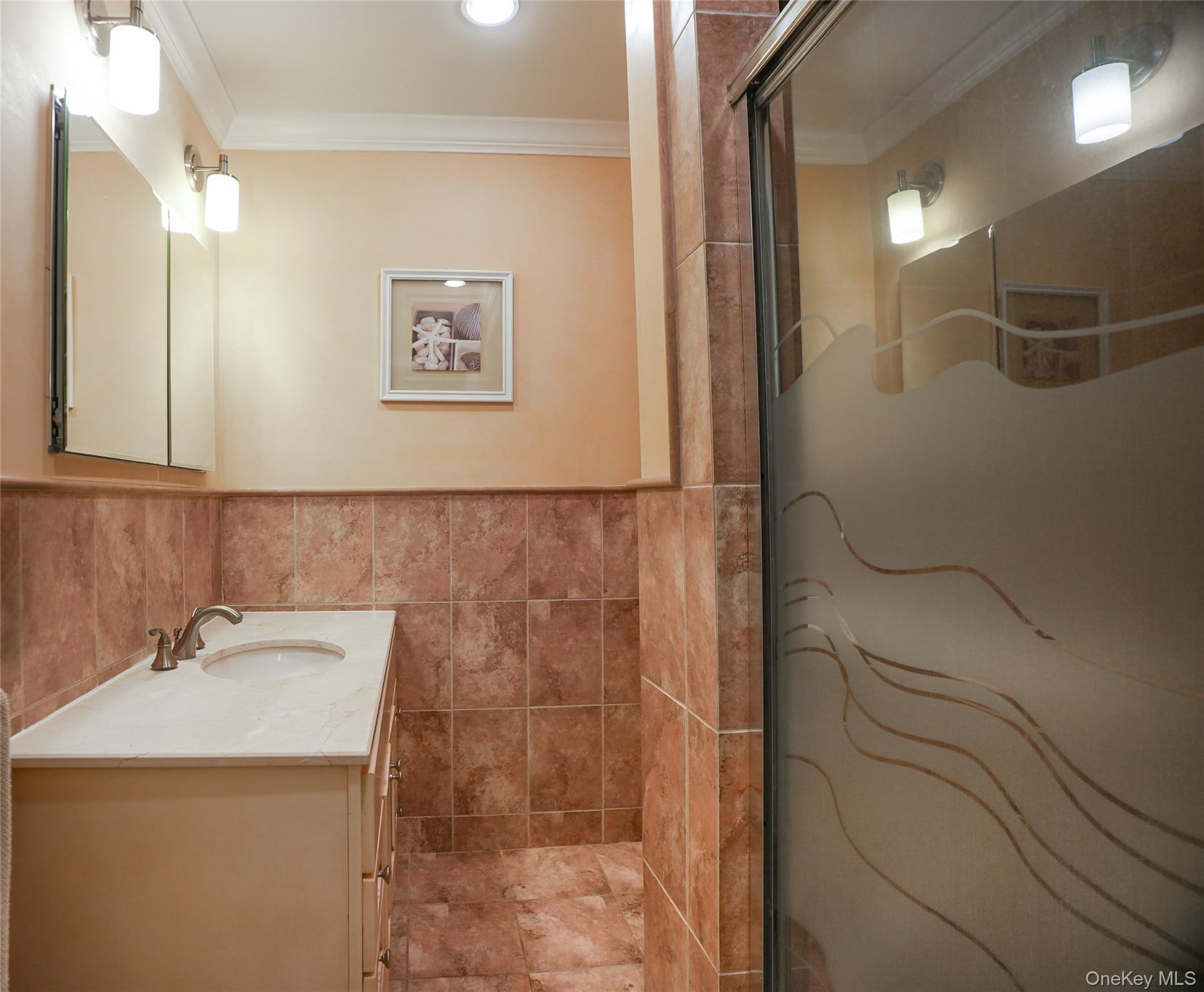 22 Peters Lane Pound Ridge, NY 10576 - Photo 31 of 43 Lower level full bathroom by bedrooms.
