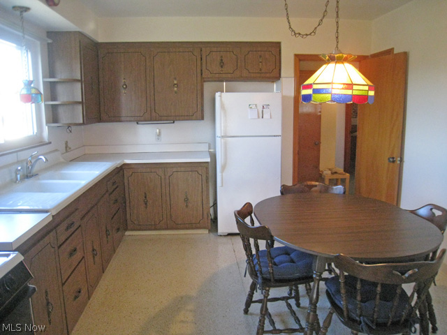 10106 West Pleasant Valley Road Cleveland, OH 44130 - Photo 6 of 17 Gallery Image 6