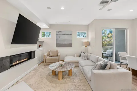 $2,350,000 | 107 Edgeburt Drive, Encinitas, CA 92024