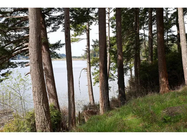 $499,000 | 71350 Sunny Cove Road, Lakeside, OR 97449