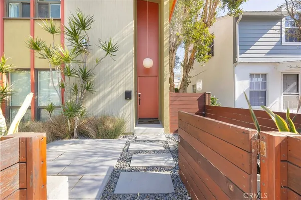 $1,599,900 | 134 Bennett Avenue, Long Beach, CA 90803