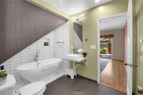 $1,599,900 | 134 Bennett Avenue, Long Beach, CA 90803