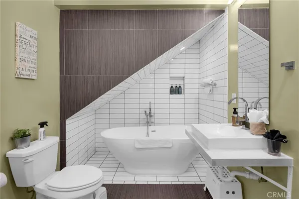 $1,599,900 | 134 Bennett Avenue, Long Beach, CA 90803