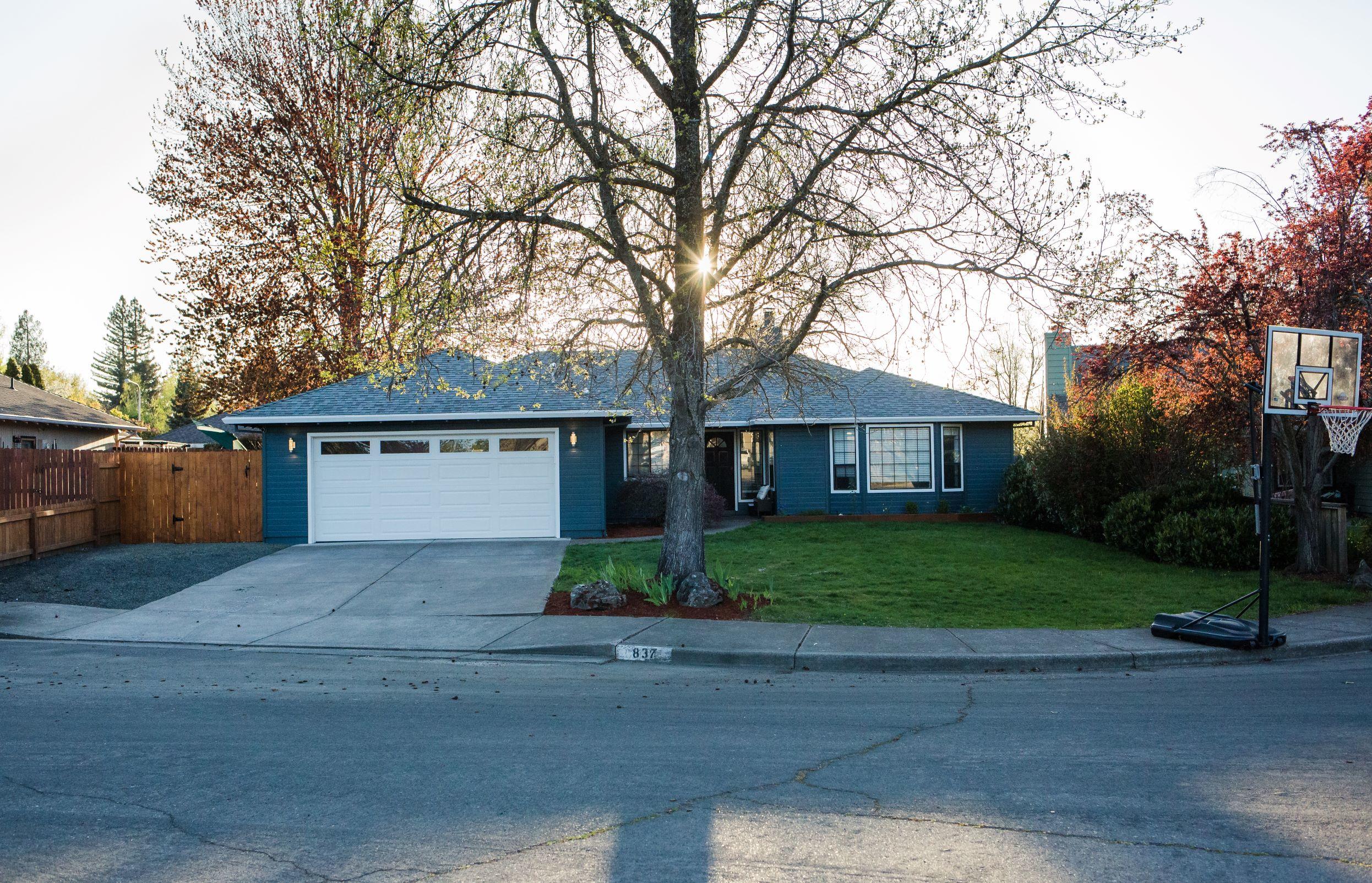 837 Ridgeway Circle Medford, OR 97504 - Photo 4 of 35 Streetview