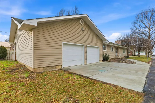 $400,000 | 16 West Douglas Street, Harrington, WA 99134