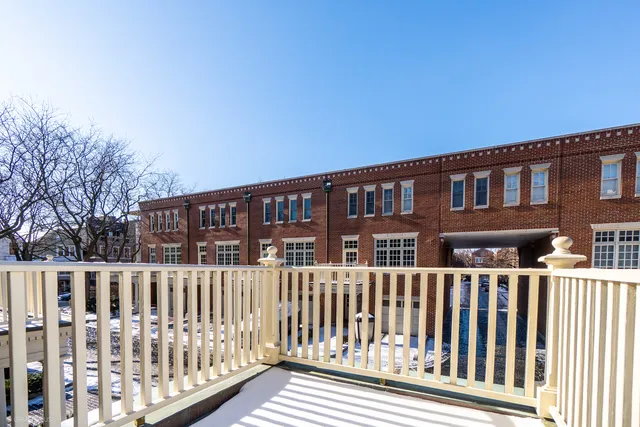 $820,000 | 1410 West Wrightwood Avenue, Unit E, Chicago, IL 60614