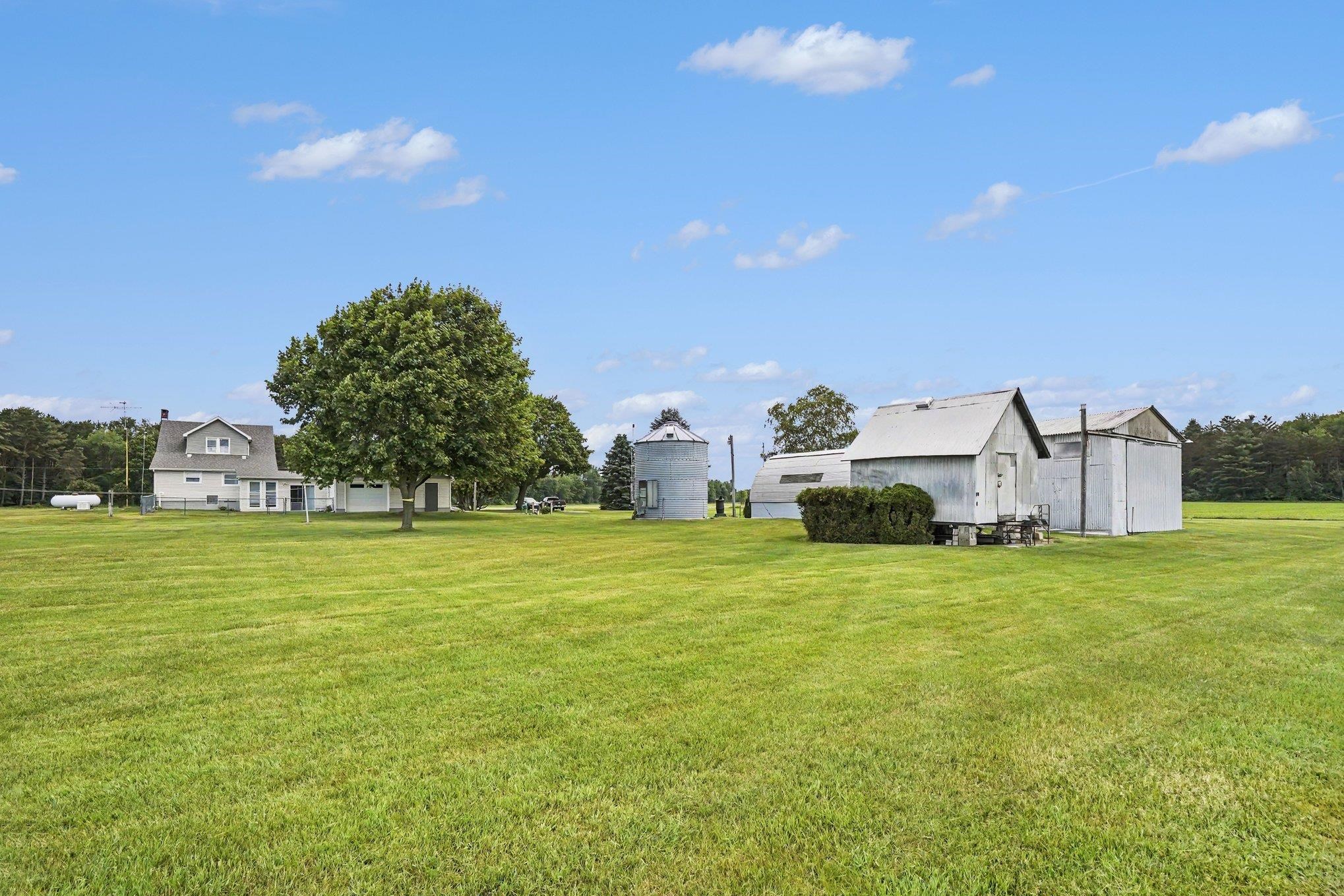 2223 Wyatt Road Standish, MI 48658 - Photo 4 of 48