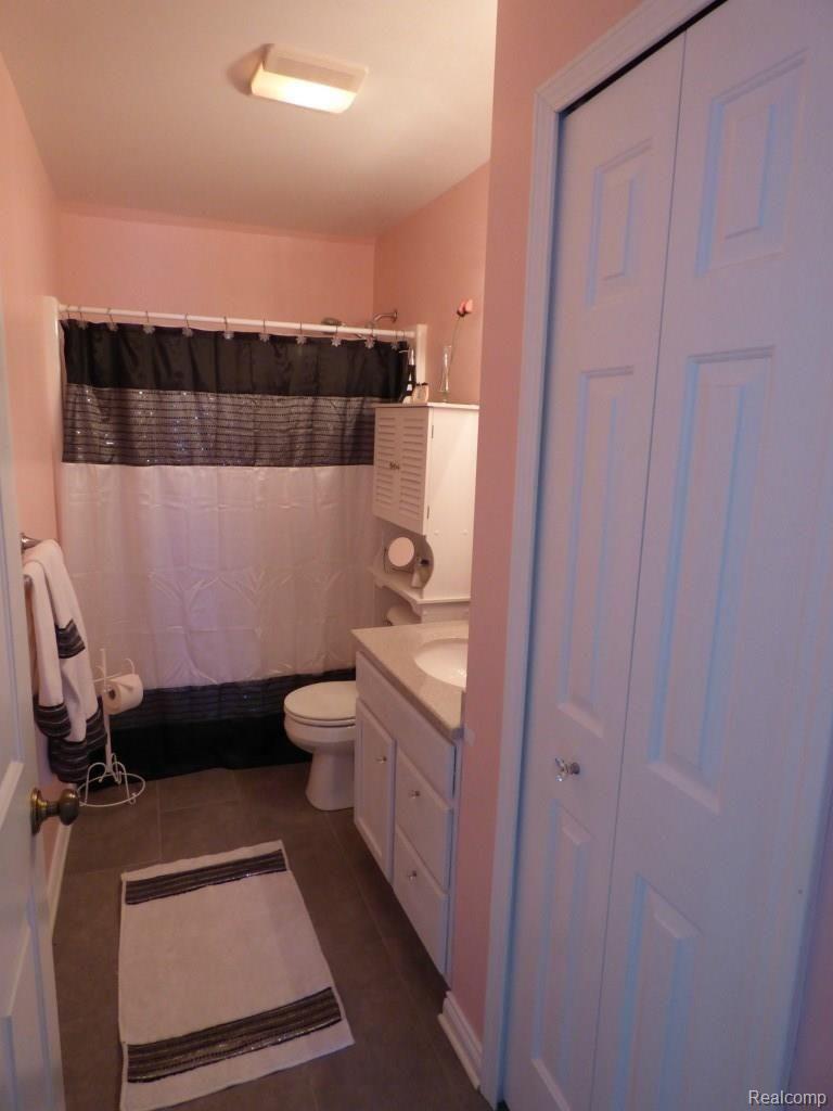 6845 Earhart Road South Lyon, MI 48178 - Photo 36 of 56 P1020560.jpg