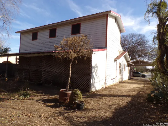 a view of a yard with a tree