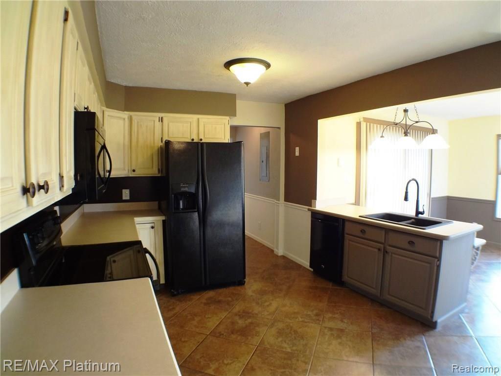 4452 Hinchey Road Howell, MI 48843 - Photo 7 of 32 DSC00525.JPG