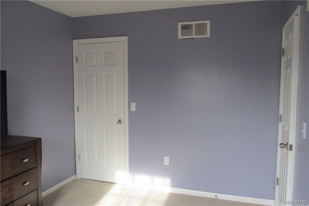 49153 Hawksburry Road, Unit 38 Canton, MI 48188 - Photo 22 of 28 IMG_2594.JPG