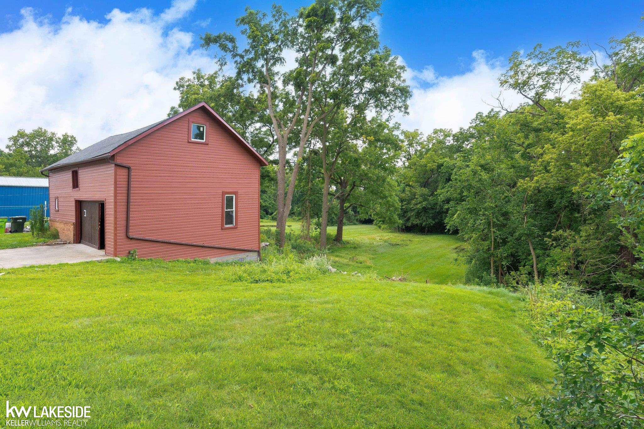 8224 Clinton River Road Sterling Heights, MI 48314 - Photo 36 of 38 50148768-2c1df184-3e3f-497d-9372-d0e043606a43.JPG
