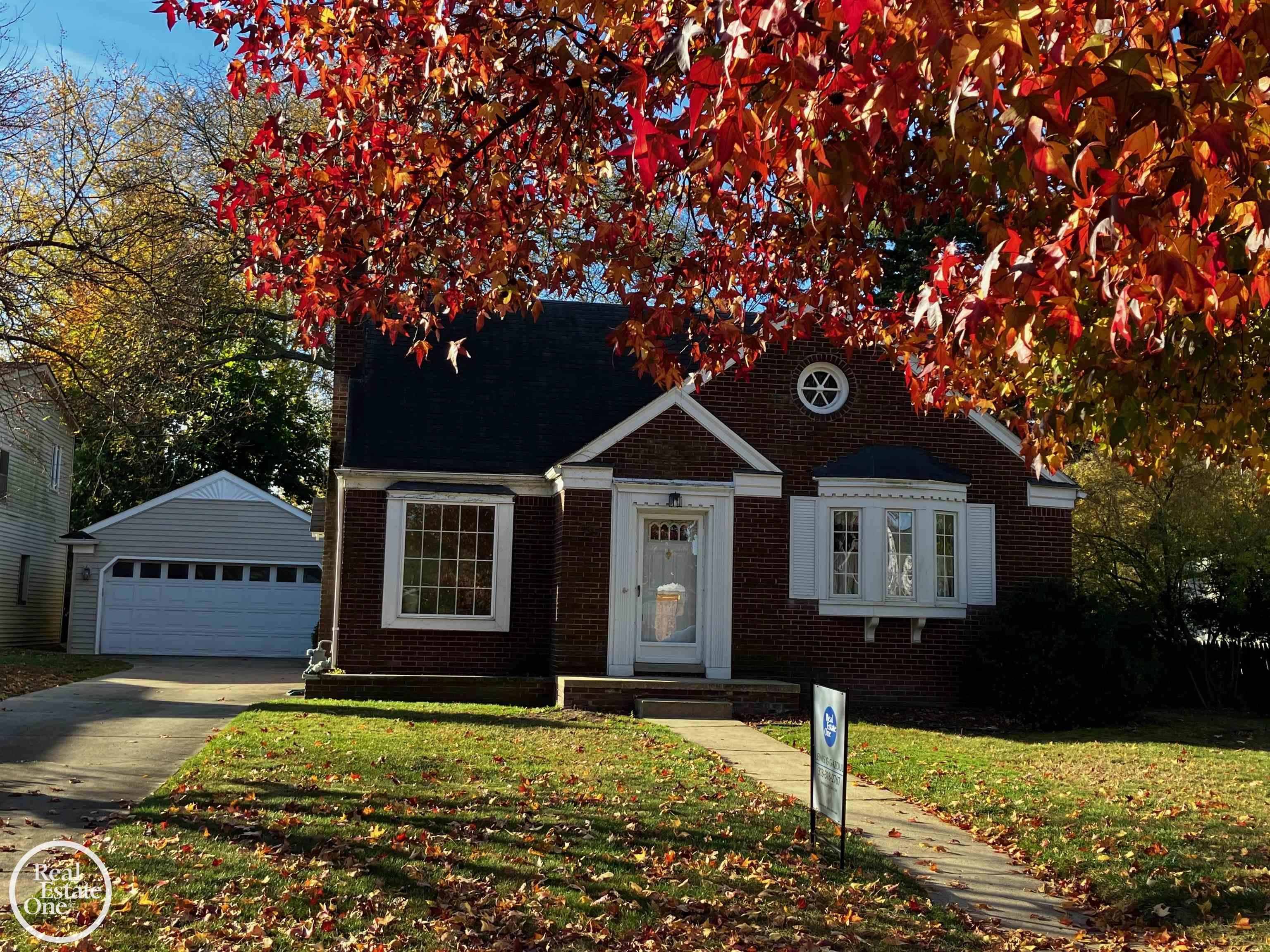 735 Hampton Road Grosse Pointe, MI 48236 - Photo 1 of 27 50160634-eb81b878-4a63-462f-b476-2c2f8d26e7bb.JPG