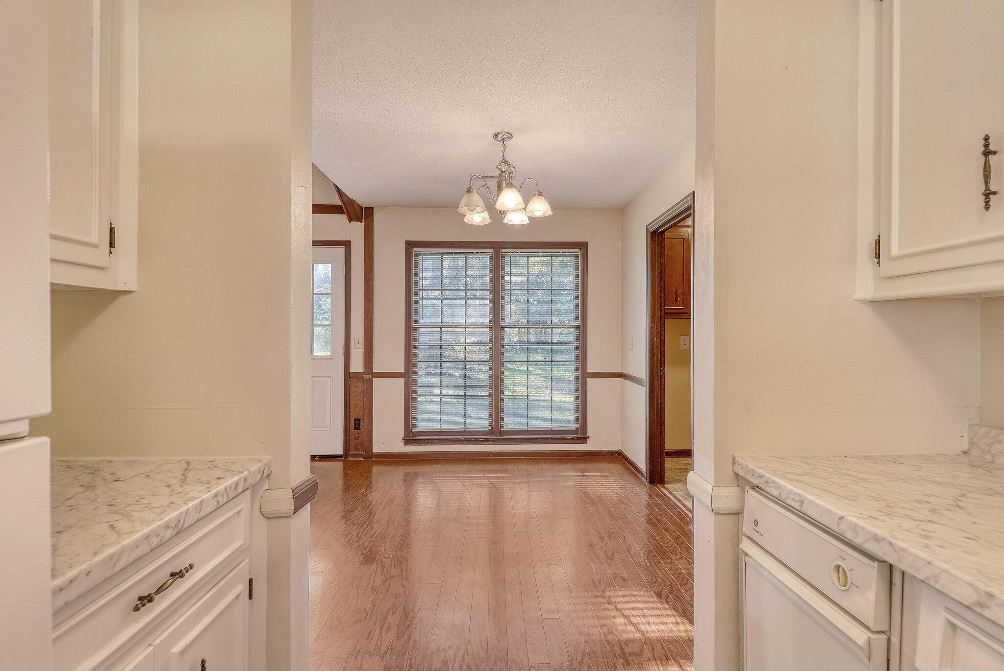 522 Longleaf Road Summerville, SC 29486 - Photo 13 of 31 19-web-or-mls-CREM_522 Longleaf_019