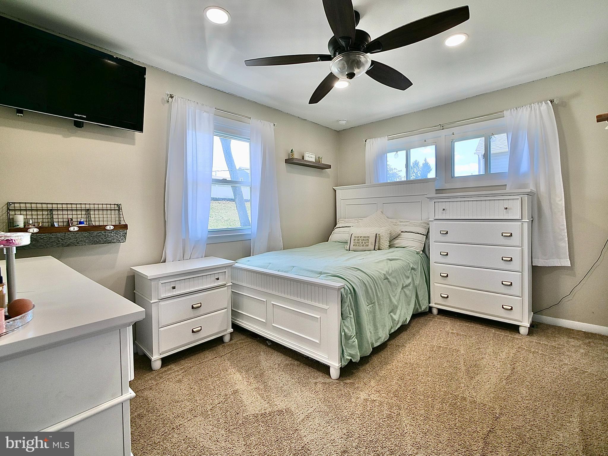 231 Lawrence Road Broomall, PA 19008 - Photo 16 of 25 2nd Floor Bedroom 1
