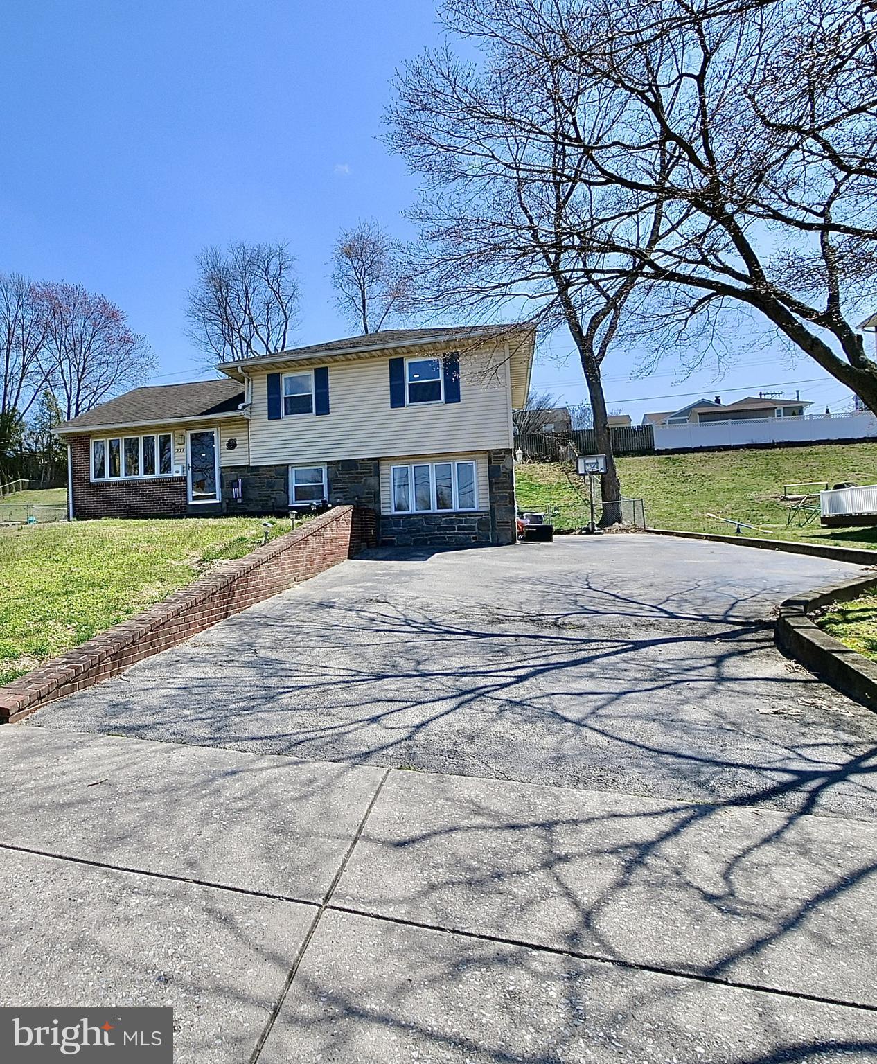 231 Lawrence Road Broomall, PA 19008 - Photo 2 of 25 Multi-Car Parking