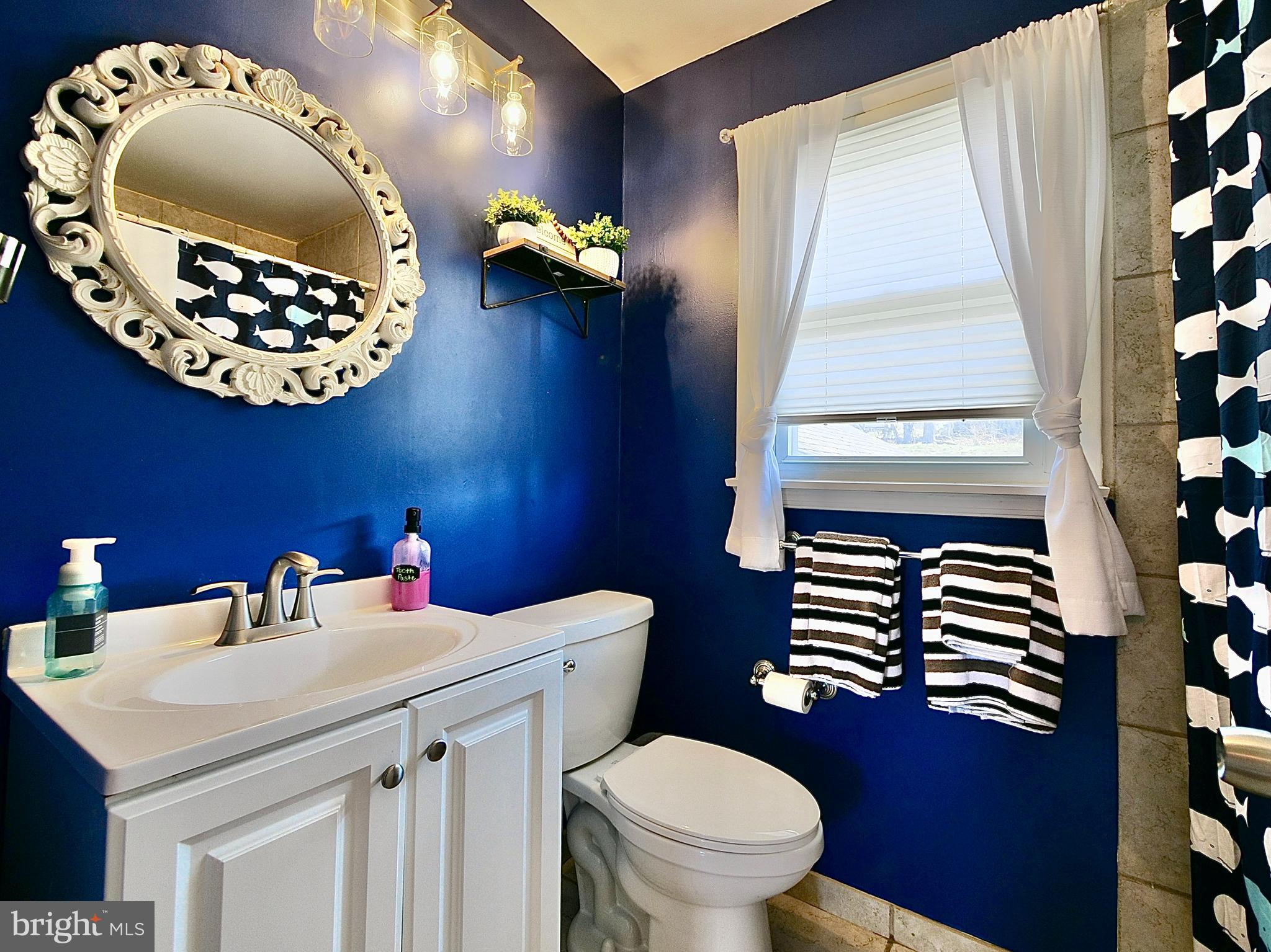 231 Lawrence Road Broomall, PA 19008 - Photo 21 of 25 Hallway Full Bath