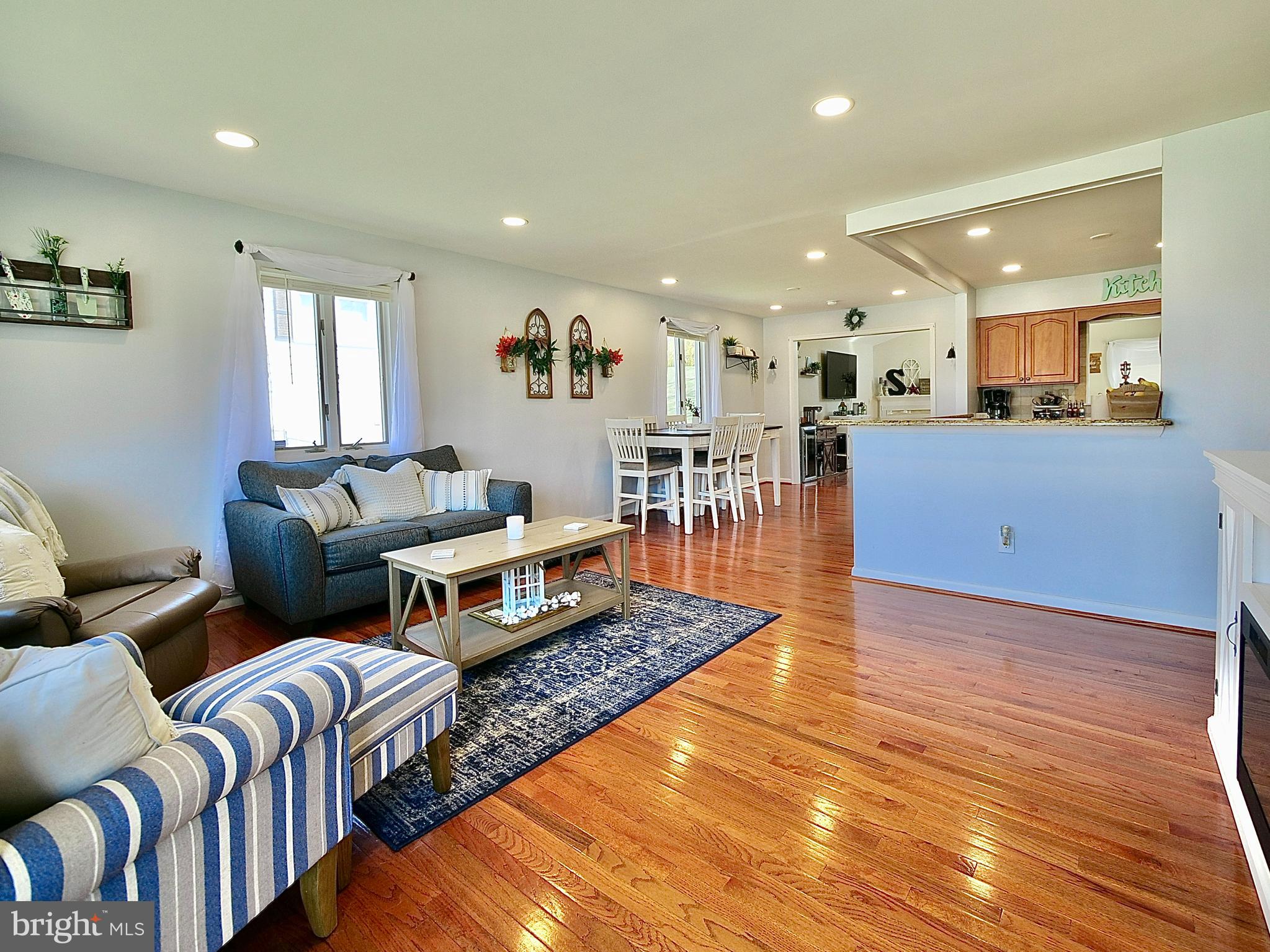 231 Lawrence Road Broomall, PA 19008 - Photo 4 of 25 Living Room view to back