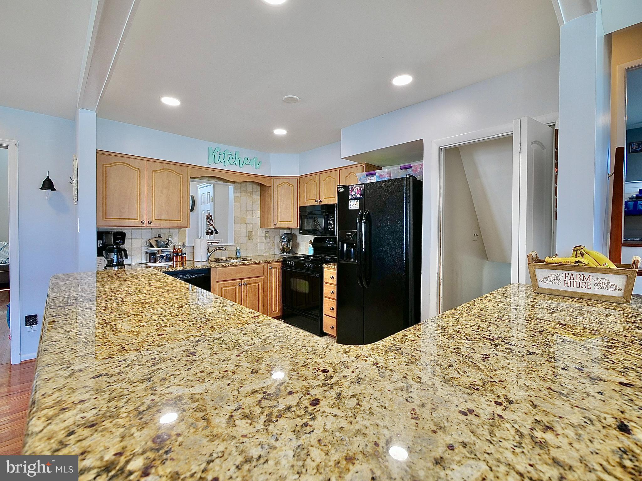 231 Lawrence Road Broomall, PA 19008 - Photo 6 of 25 Granite Counters