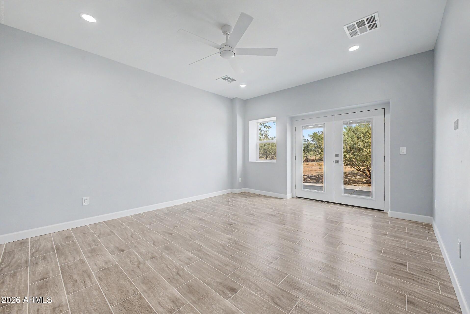 832 East Maddock Road, Unit B Phoenix, AZ 85086 - Photo 16 of 33 16 - Maddock