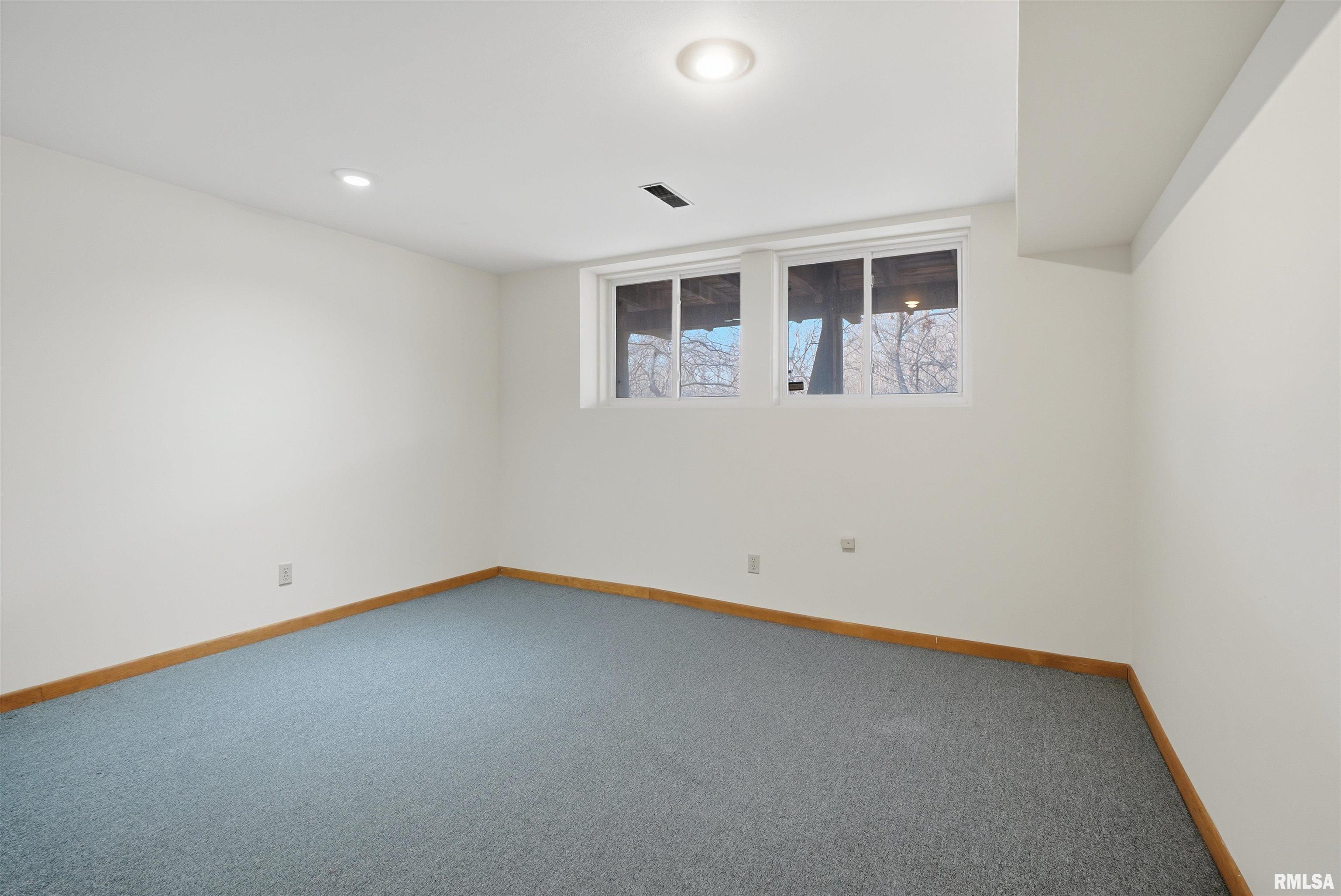 10939 North Sleepy Hollow Road Peoria, IL 61615 - Photo 27 of 33