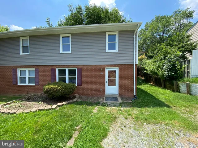 a view of a house with a yard and plants