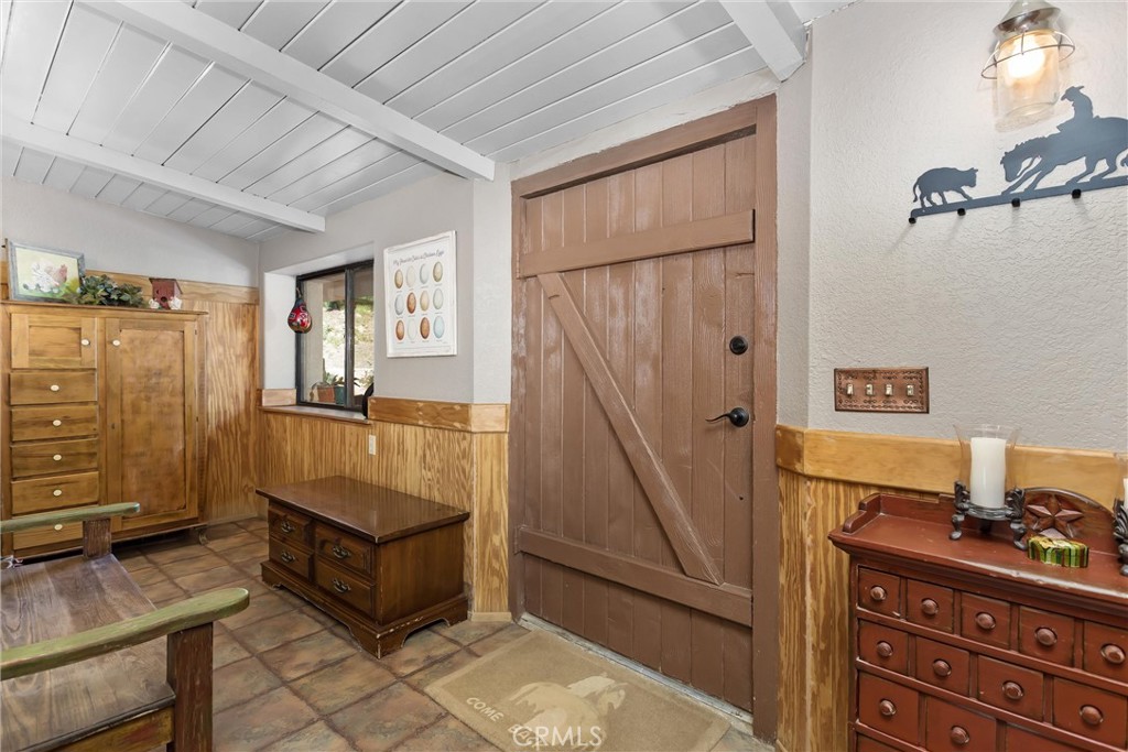 30260 San Timoteo Canyon Road Redlands, CA 92373 - Photo 9 of 66 Mudroom