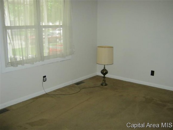 2833 South 3rd Street Springfield, IL 62703 - Photo 4 of 17