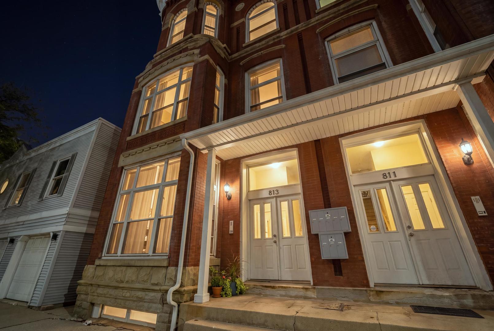 813 North Racine Avenue, Unit 2 Chicago, IL 60642 - Photo 4 of 31 Gallery Image 4