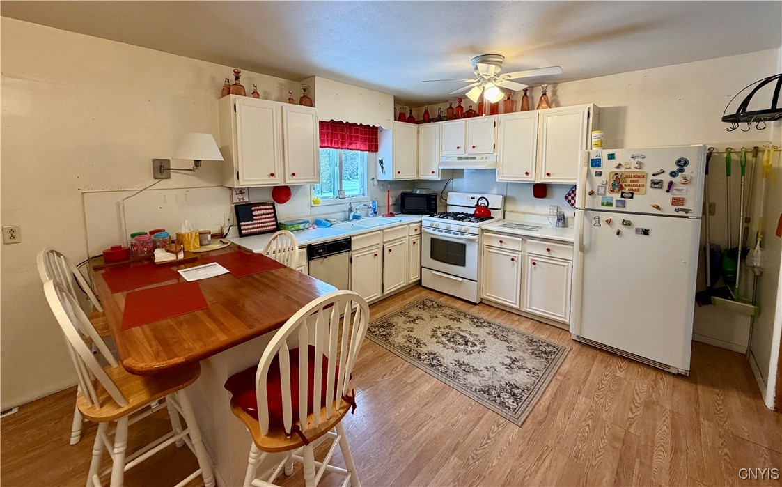 1839 Swift Road Pompey, NY 13063 - Photo 13 of 43 Spacious kitchen with peninsula.