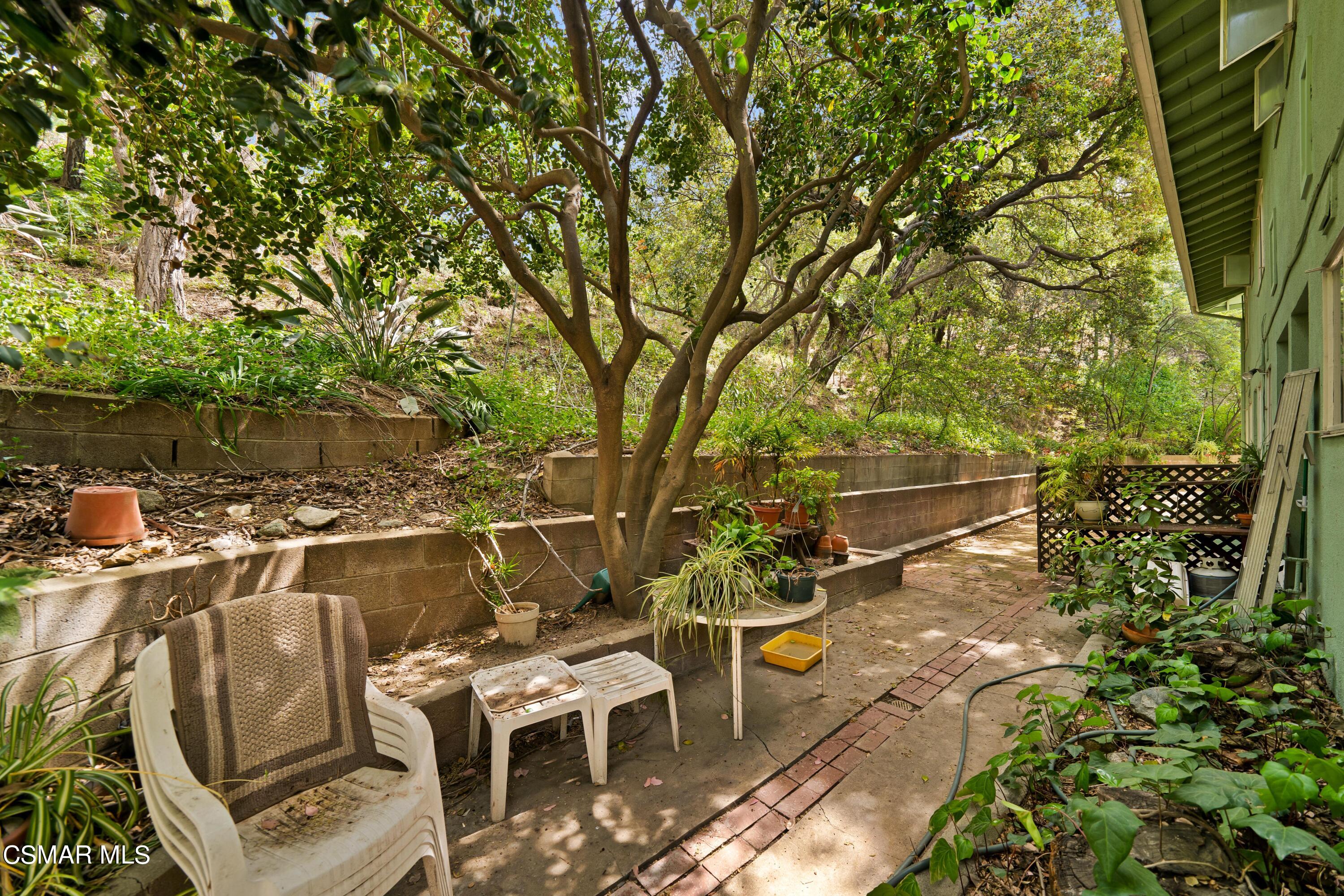 1550 North Verdugo Road Glendale, CA 91208 - Photo 29 of 61 a picture of a yard