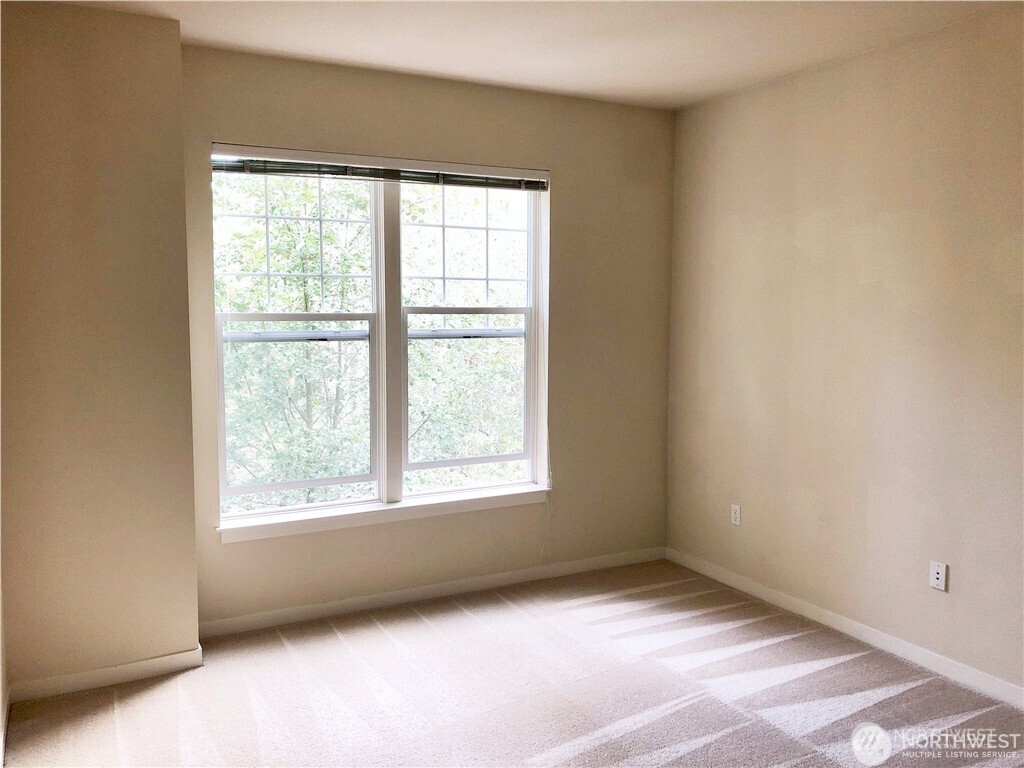 4321 Issaquah-Pine Lake Road Southeast, Unit 408 Sammamish, WA 98075 - Photo 12 of 33 an empty room with a window