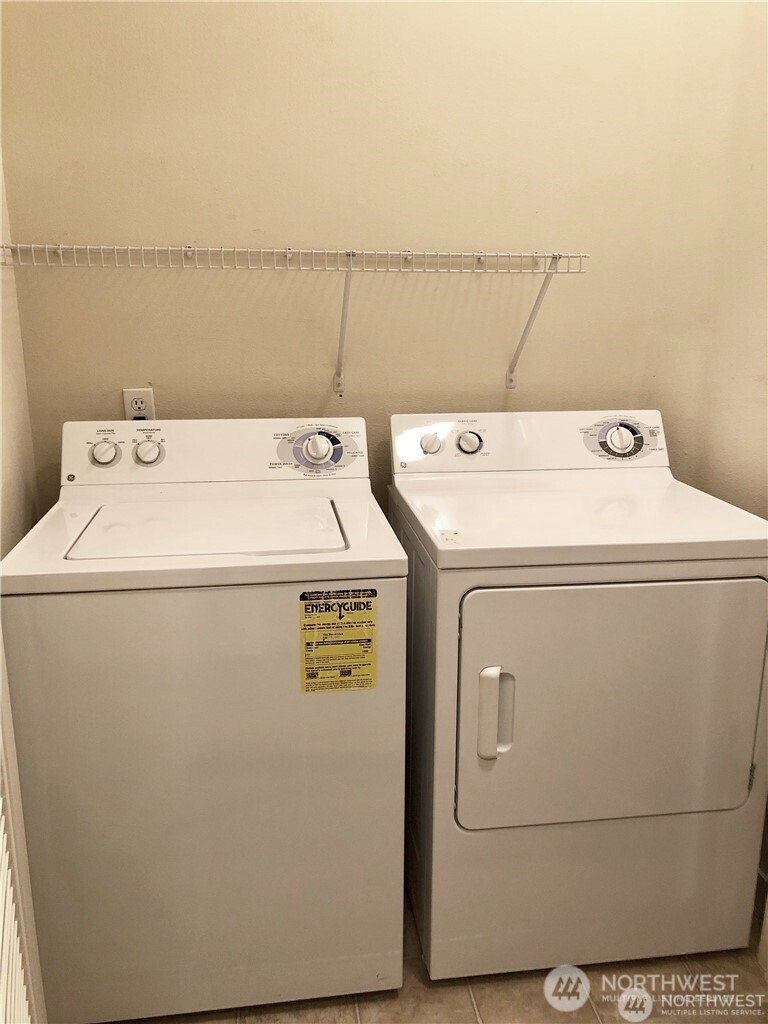 4321 Issaquah-Pine Lake Road Southeast, Unit 408 Sammamish, WA 98075 - Photo 23 of 33 a utility room with dryer and washer