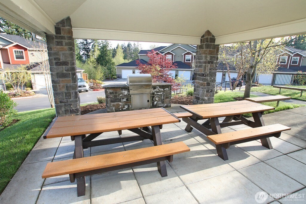 4321 Issaquah-Pine Lake Road Southeast, Unit 408 Sammamish, WA 98075 - Photo 31 of 33 a outdoor sitting area with furniture and a yard