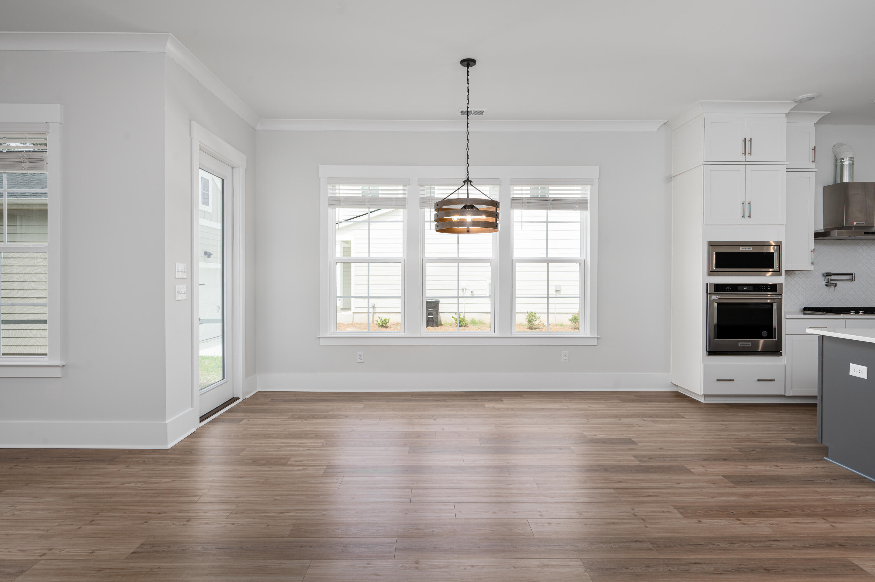 1411 Dahlia Rd Mount Mount Pleasant, SC 29464 - Photo 11 of 20 Eating Area
