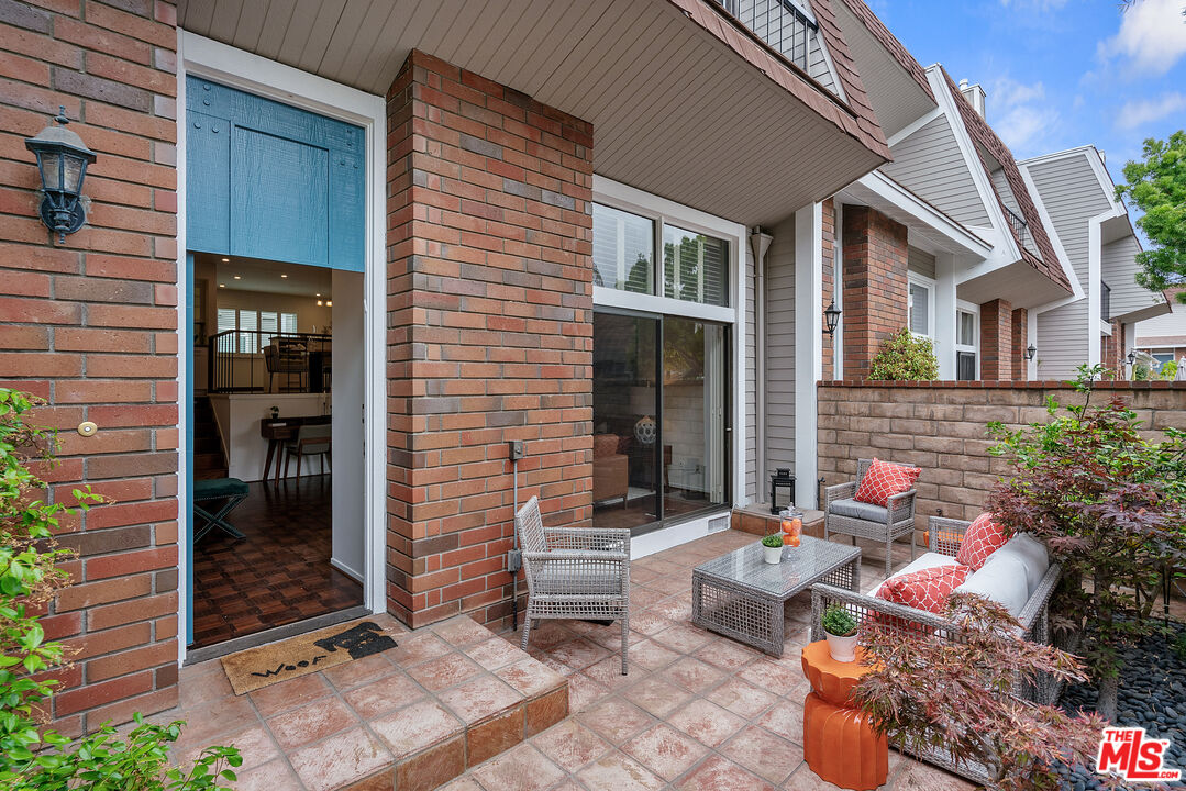 13072 Maxella Avenue, Unit 1 Marina del Rey, CA 90292 - Photo 2 of 17