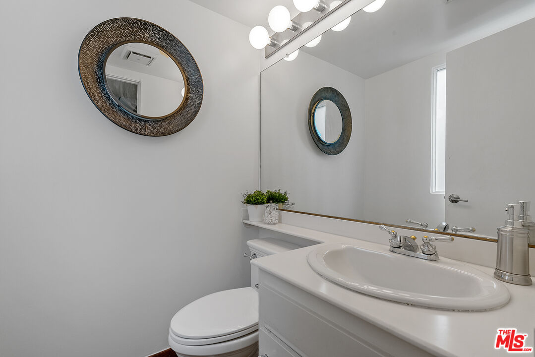 13072 Maxella Avenue, Unit 1 Marina del Rey, CA 90292 - Photo 7 of 17
