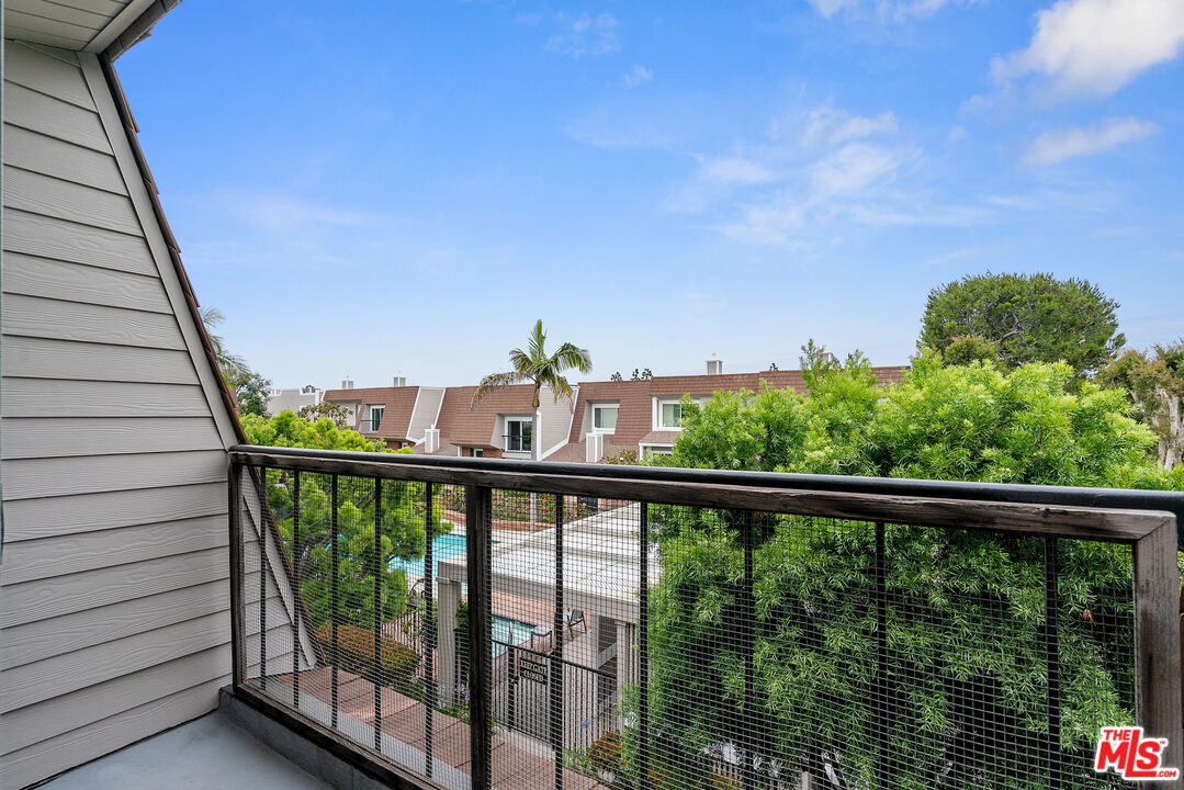 13072 Maxella Avenue, Unit 1 Marina del Rey, CA 90292 - Photo 9 of 17