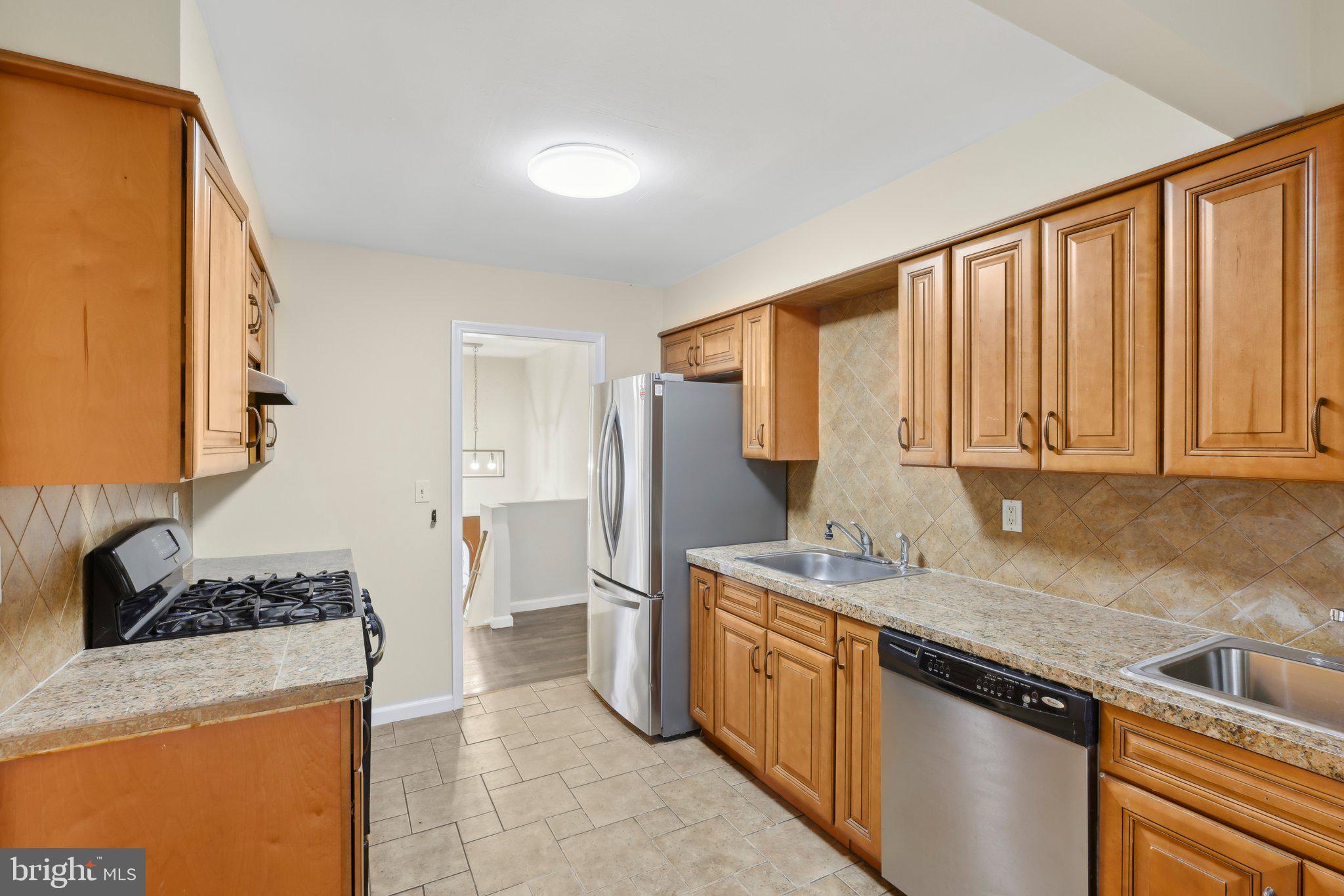 117 Susan Drive Jackson, NJ 08527 - Photo 11 of 43 a kitchen that has a sink and a stove