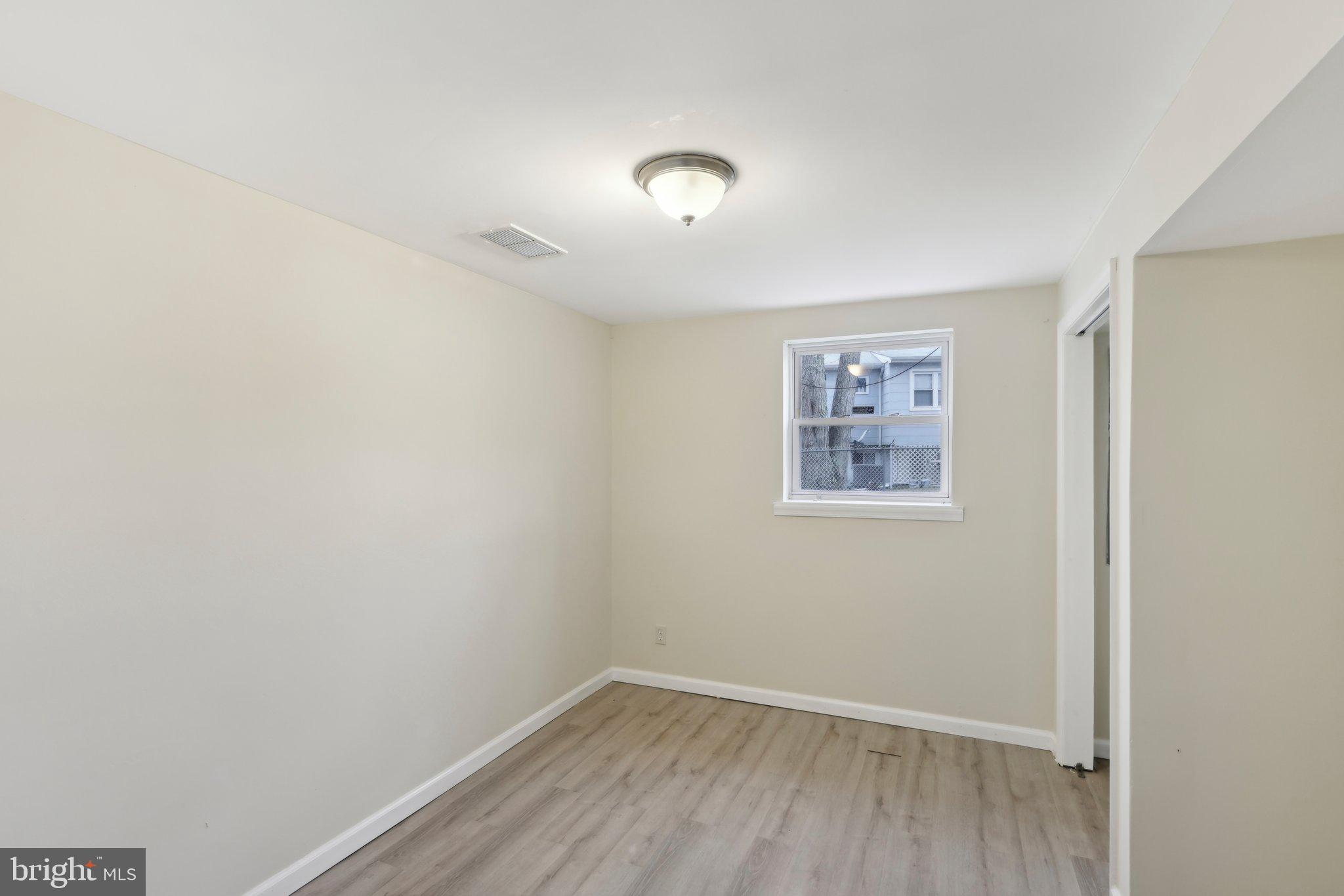 117 Susan Drive Jackson, NJ 08527 - Photo 14 of 43 an empty room with a window