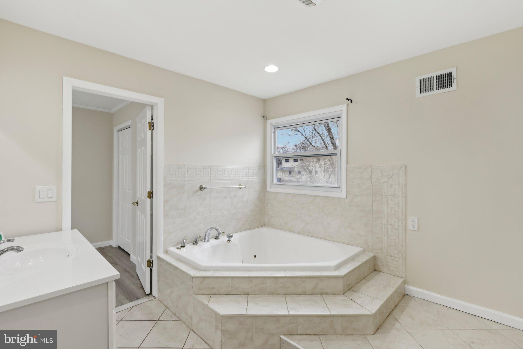 117 Susan Drive Jackson, NJ 08527 - Photo 30 of 43 a bathroom with a bathtub and a sink