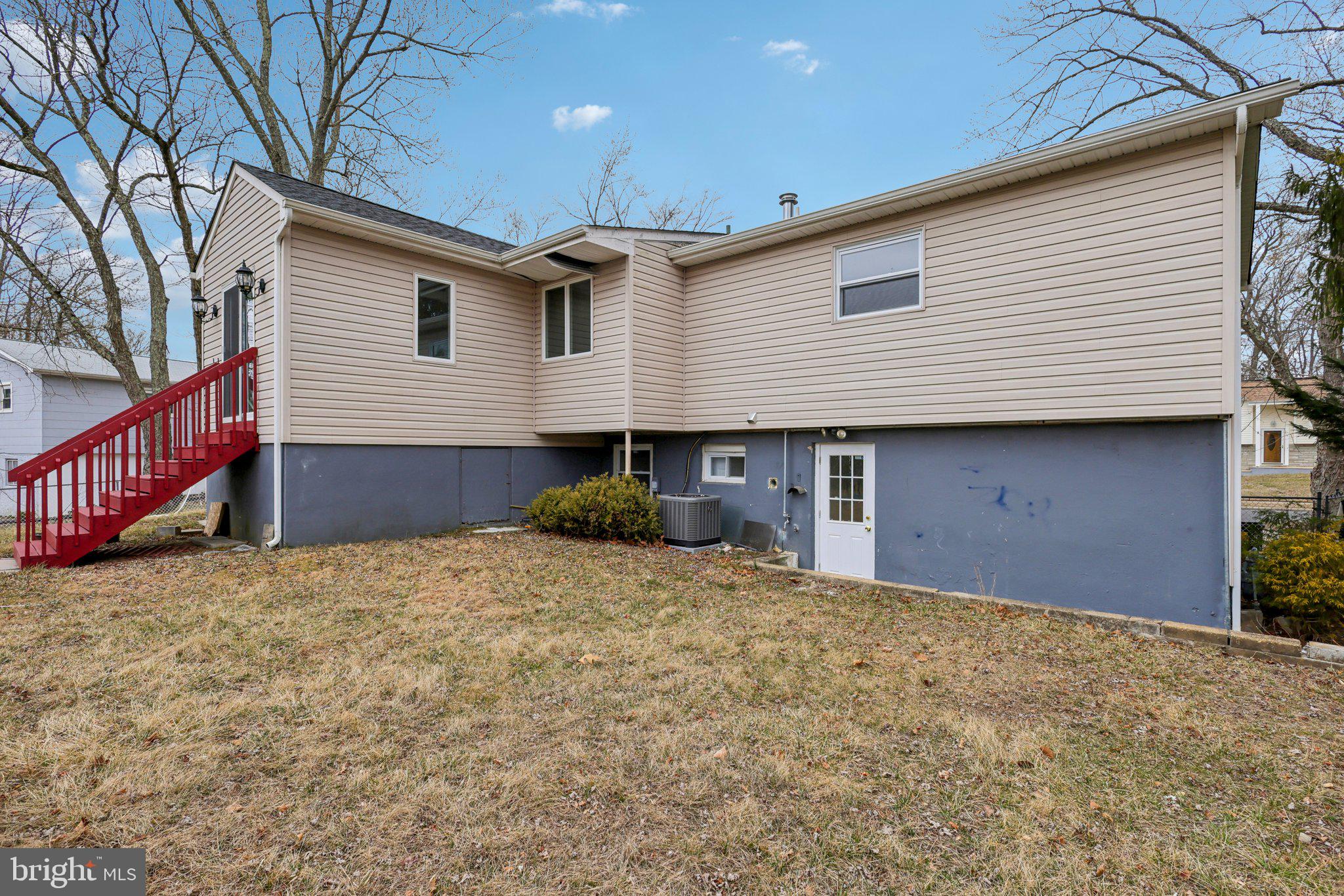 117 Susan Drive Jackson, NJ 08527 - Photo 39 of 43 a backyard of a house