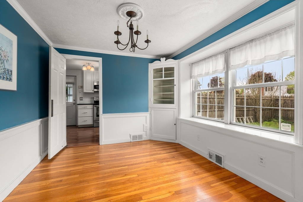 39 Pleasant Street Holyoke, MA 01040 - Photo 10 of 29