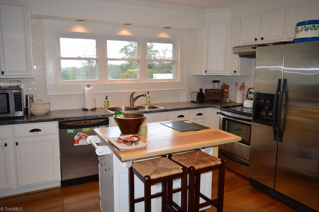2808 Siloam Road Mount Airy, NC 27030 - Photo 3 of 29 Gallery Image 3