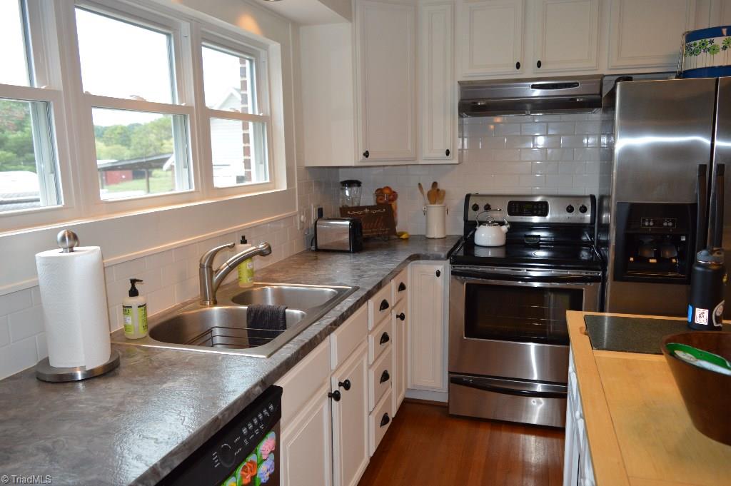 2808 Siloam Road Mount Airy, NC 27030 - Photo 4 of 29 Gallery Image 4