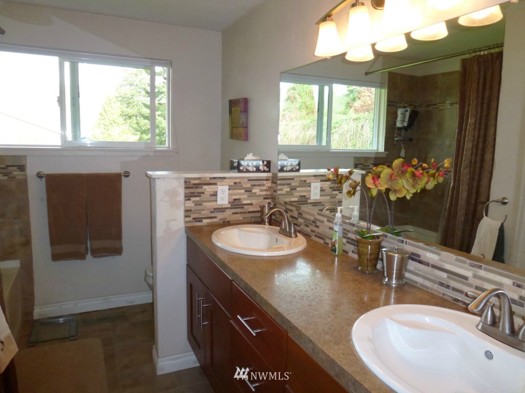 406 Old Hill Road Aberdeen, WA 98520 - Photo 5 of 25 Gallery Image 5