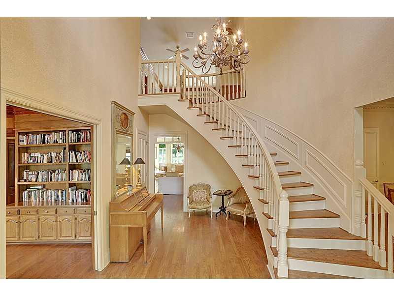 124 West Ruelle Drive Mandeville, LA 70471 - Photo 4 of 24 Gallery Image 4