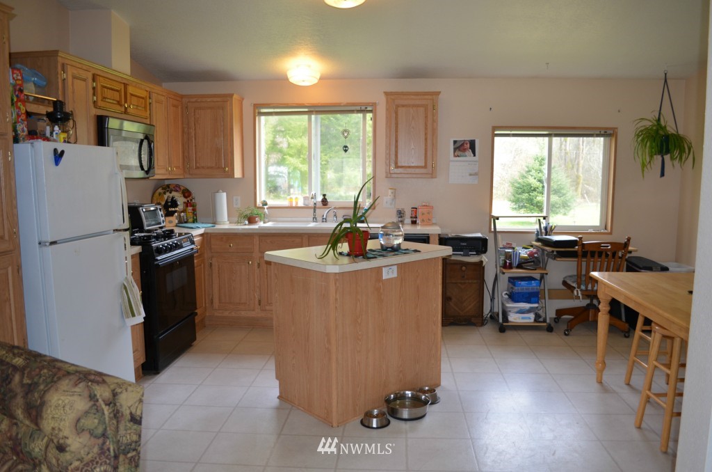 3827 Delphi Road Southwest Olympia, WA 98512 - Photo 6 of 11 Gallery Image 6