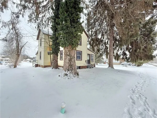 a view of white house with a snow