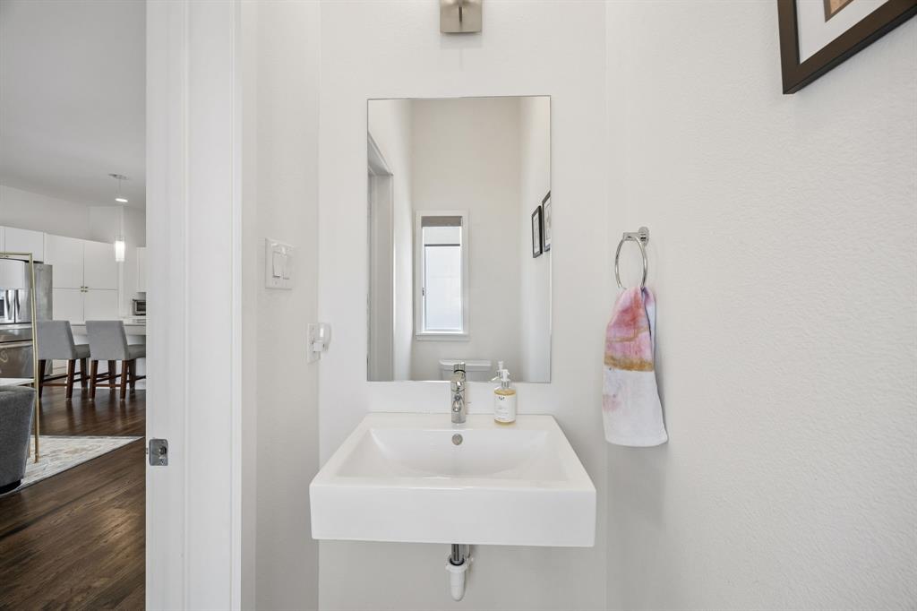 4935 Flitwick Court Dallas, TX 75204 - Photo 13 of 26 Gallery Image 13